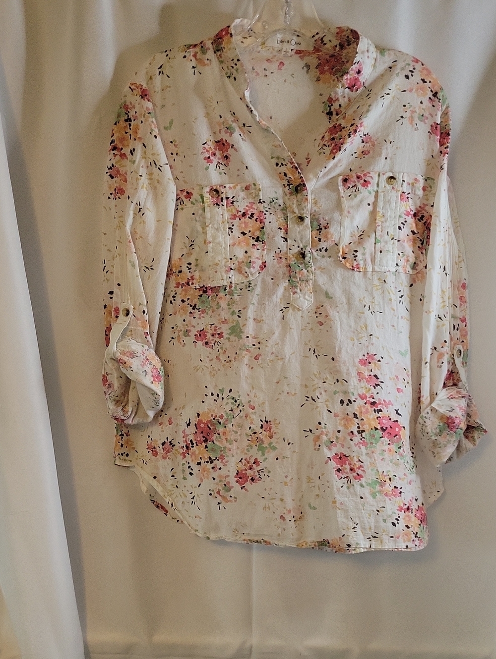 Eden & Olivia White Floral Button-Front Tunic with Pink Accents